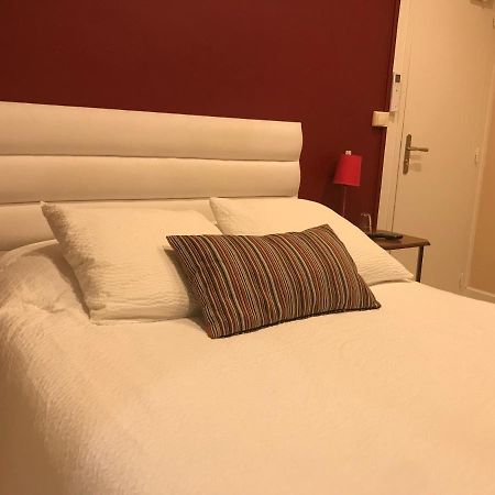 Logis Le Cheval Blanc Hotell Saint-Just  Exteriör bild