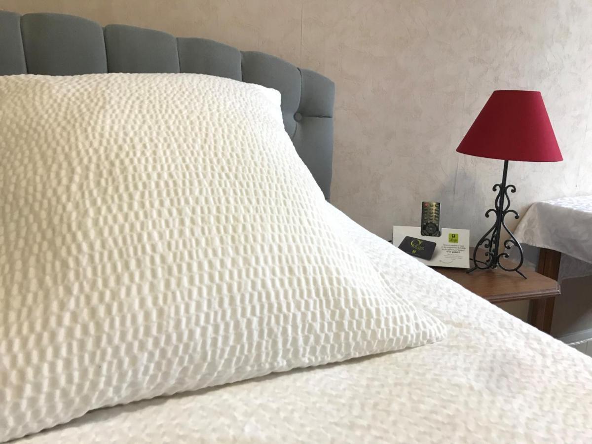 Logis Le Cheval Blanc Hotell Saint-Just  Exteriör bild