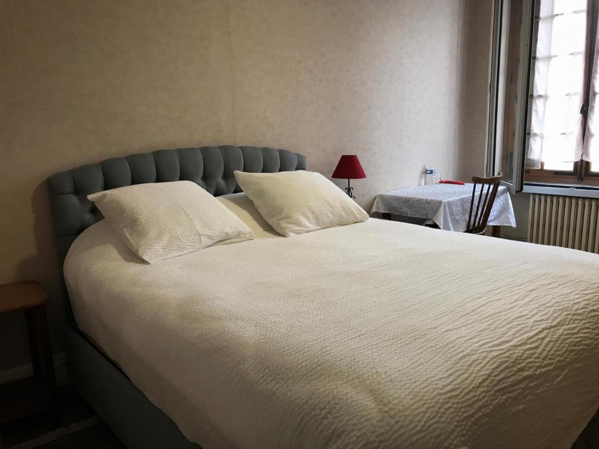 Logis Le Cheval Blanc Hotell Saint-Just  Exteriör bild