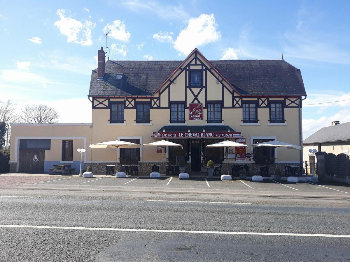 Logis Le Cheval Blanc Hotell Saint-Just  Exteriör bild